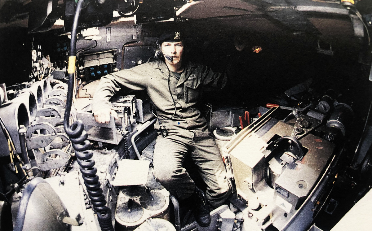 Заряжающий на своем рабочем месте.