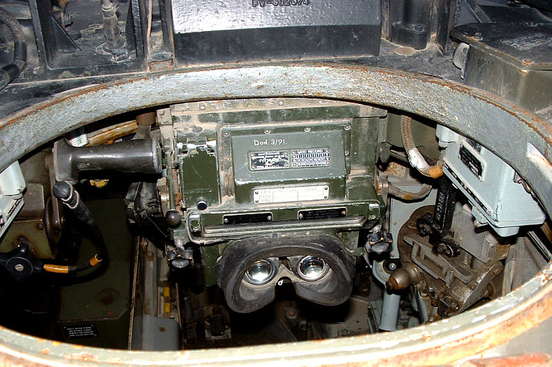 Установка прицела-прибора наблюдения командира. Фото: kotsch88.de 