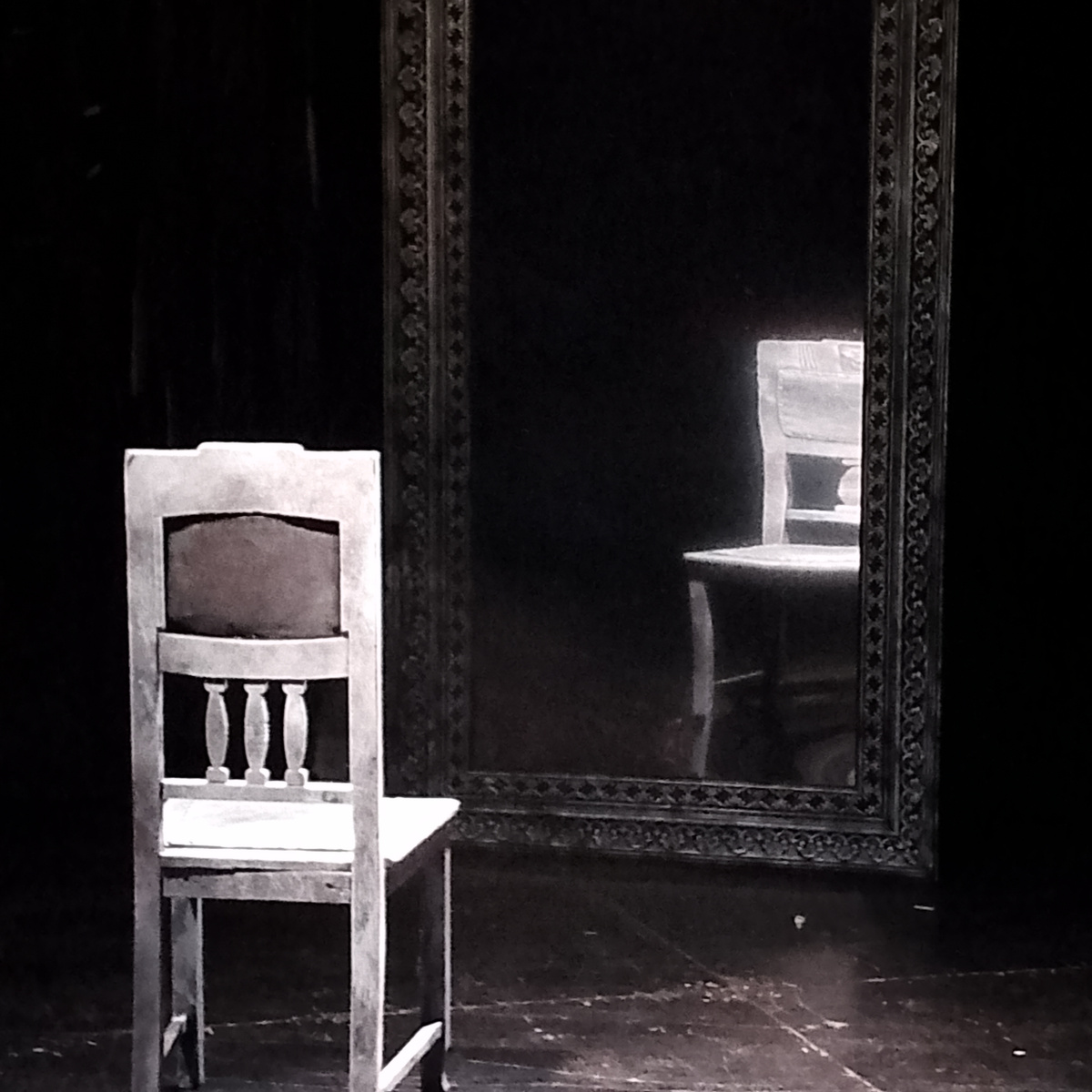 Фотография автора (театр Гоголя, спектакль "Разбойники", декорация)