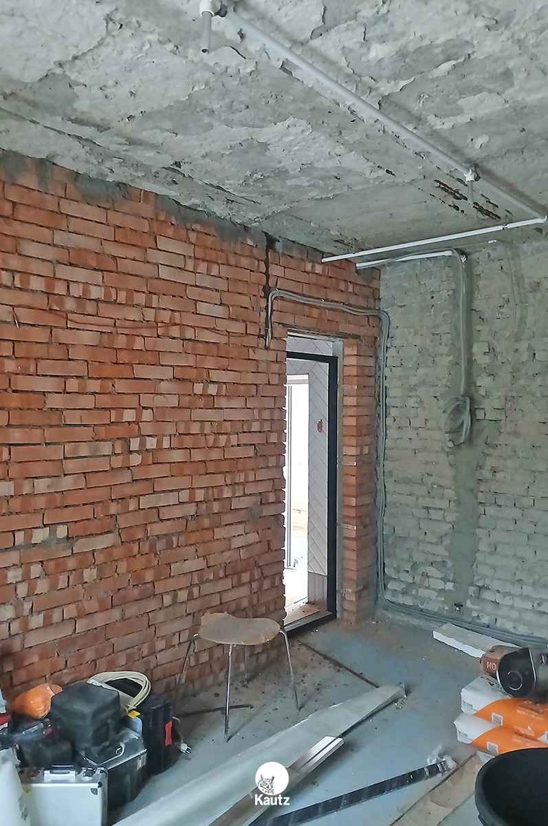 Если вы не уверены в адгезии, то хуже от нанесённого обрызга не будет =). 
