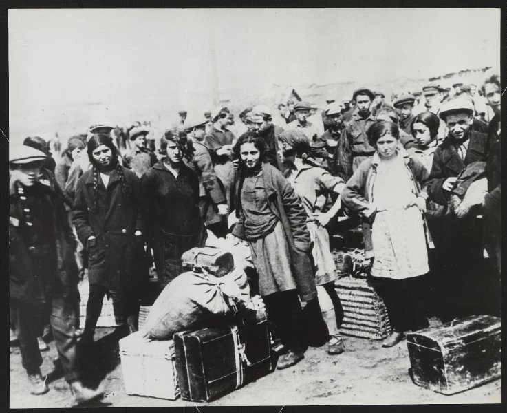 Комсомольцы, приехавшие на строительство Магнитогорского металлургического комбината. 1929 год. Автор: Аркадий Шишкин. https://russiainphoto.ru/search/photo/?paginate_page=1&index=6&page=1&tag_tree_ids=27635