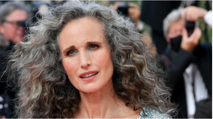 Актриса Энди Макдауэлл решила стареть естественно - не делает пластику и не закрашивает седину