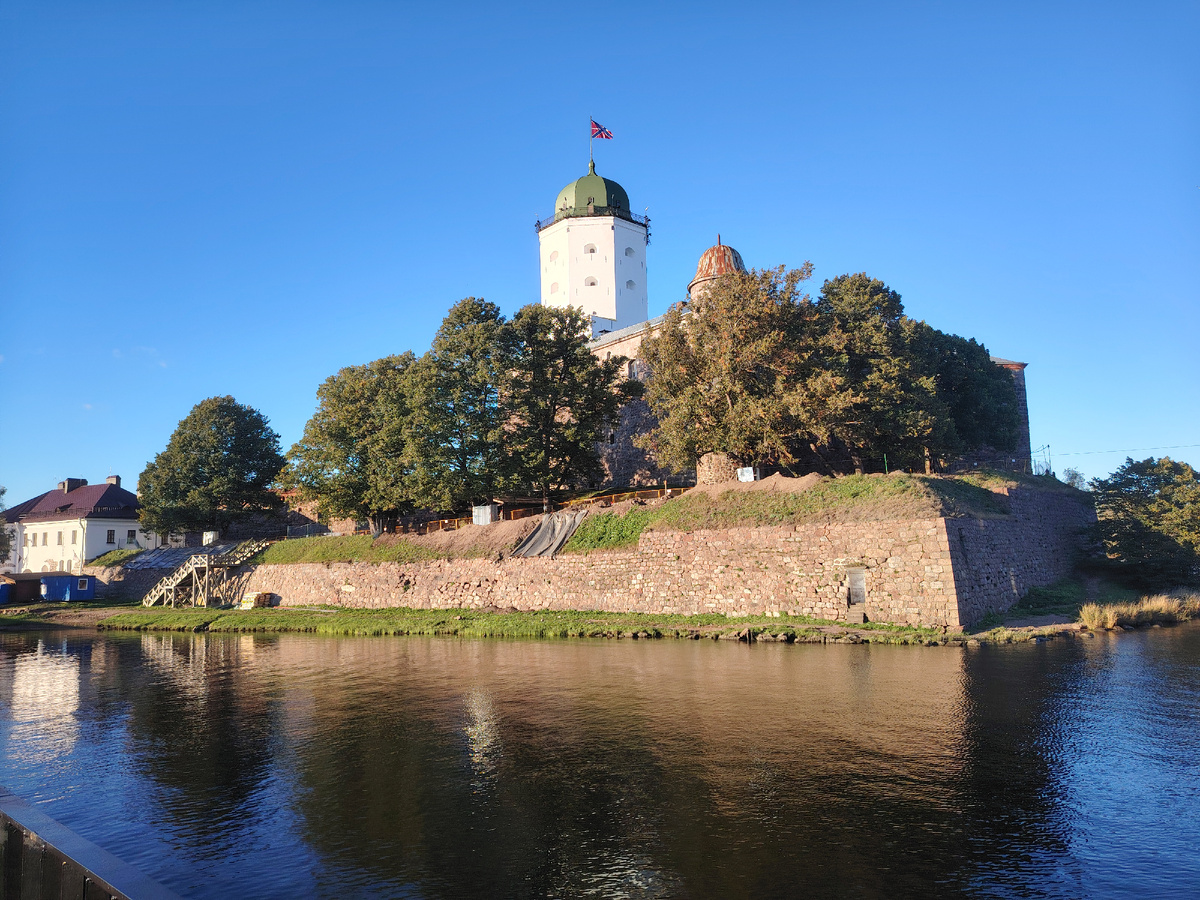Тот самый величавый красавец. Кстати в понедельник вход бесплатный, однако прогуляться удастся только по внутренним дворам замка, вход в залы будет закрыт. Выходной как никак. 
