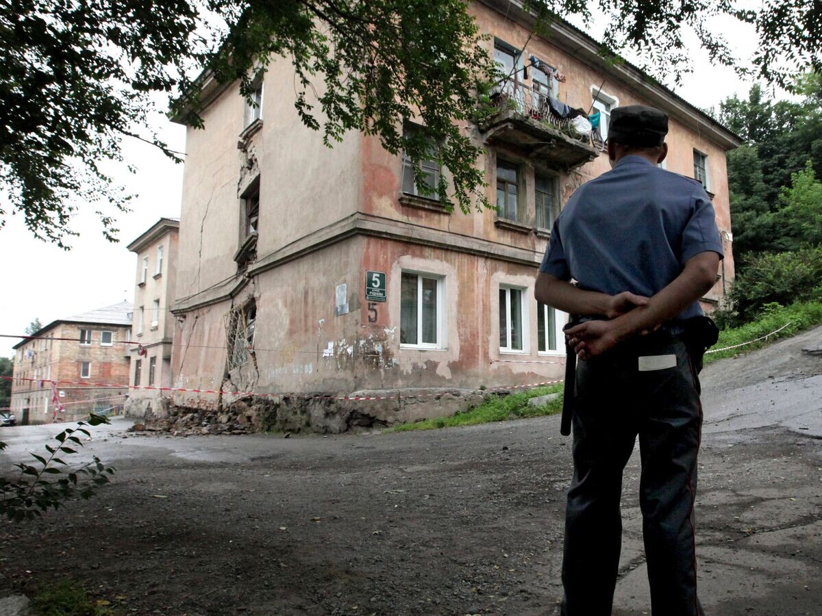   Аварийный жилой дом во Владивостоке© РИА Новости / Виталий Аньков