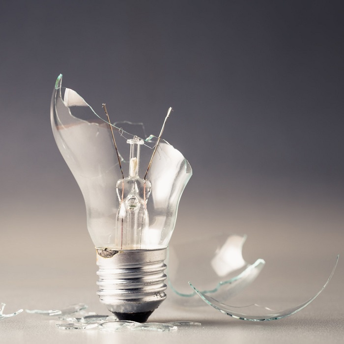 Столица Прибайкалья и Иркутский район встречают утро 7 октября без света. Как сообщили в ИЭСК, электричества не будет в Ленинском, Правобережном и Свердловском округах города. Помимо десятков домов в Иркутске, без электроэнергии останутся и жители поселков Куда, Хомутово, Грановщина и других.