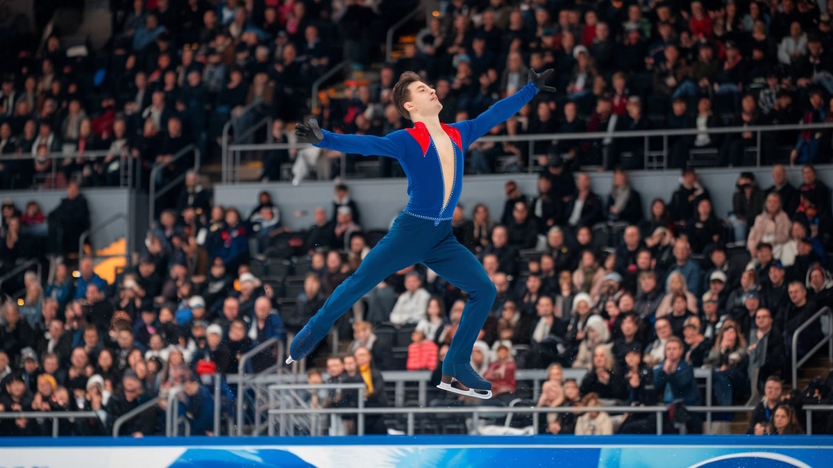 Четверной аксель становится важным прыжком на турнирах среди мужчин. Фото: сгенерировано ИИ