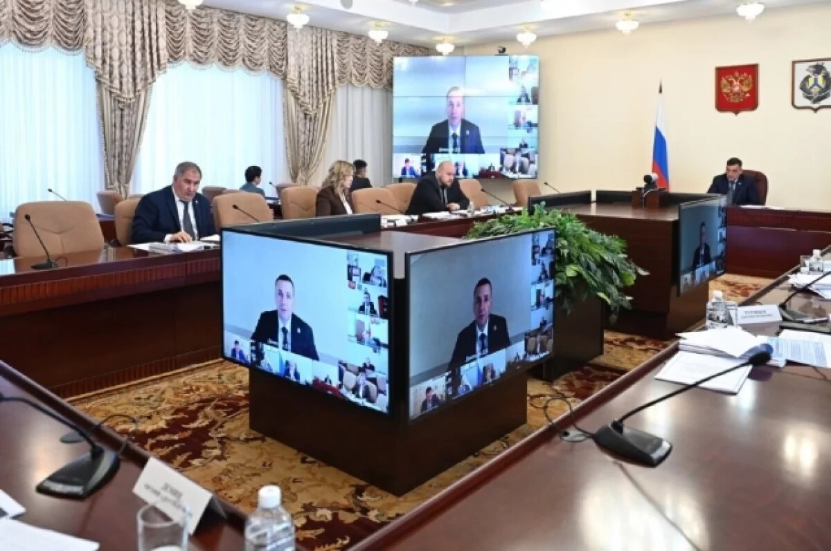    Демешин выделил 20 тысяч каждому из 333 сотрудников муз.театра в Хабаровске