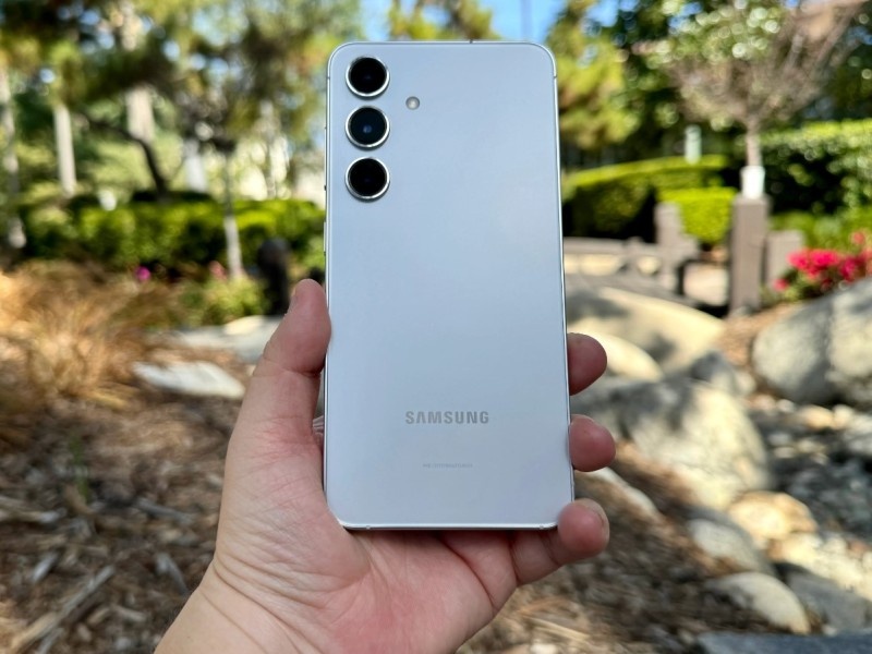    Реалистичный макет Samsung Galaxy S25 намекнул на дизайн смартфона