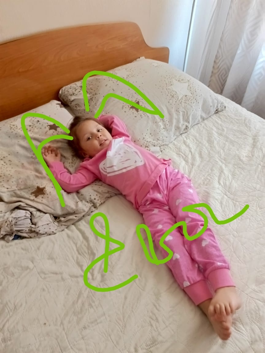 Ева в пижамке...