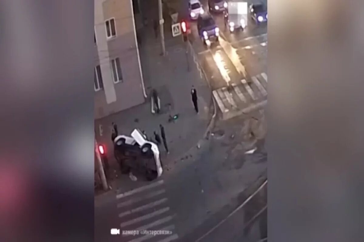    В Челябинске внедорожник опрокинулся набок после столкновения с легковушкой