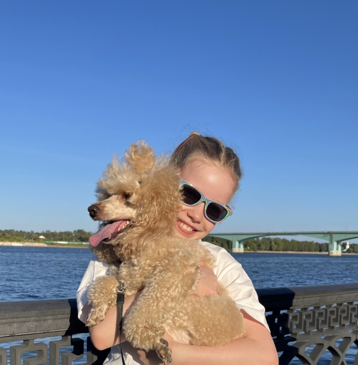 Моя дочка и наша пудель Оливка 