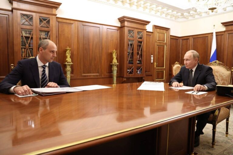    Денис Паслер поздравил Президента России с днём рождения «О»