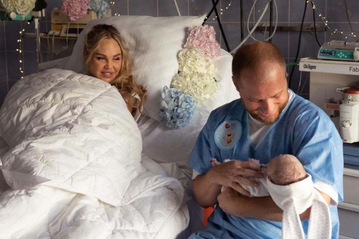 Ребенка назвали Володей. Фото: соцсети блогера 