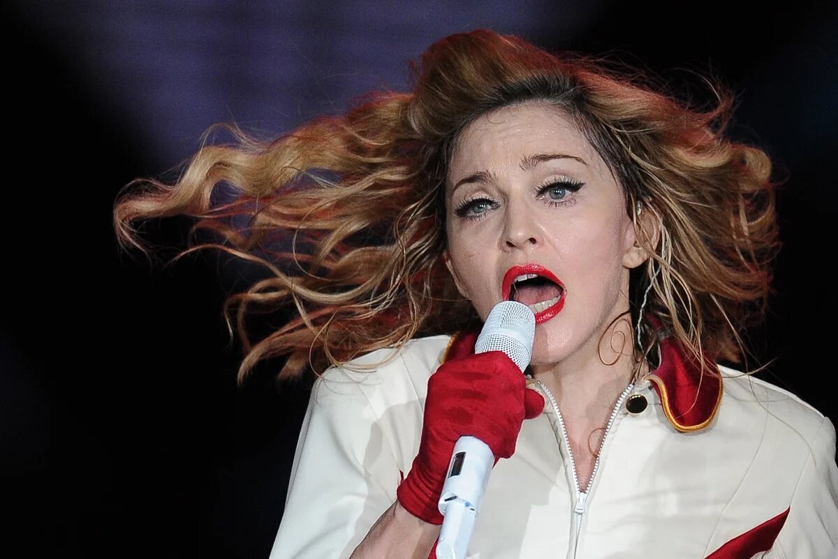    У певицы Мадонны умер еще один брат