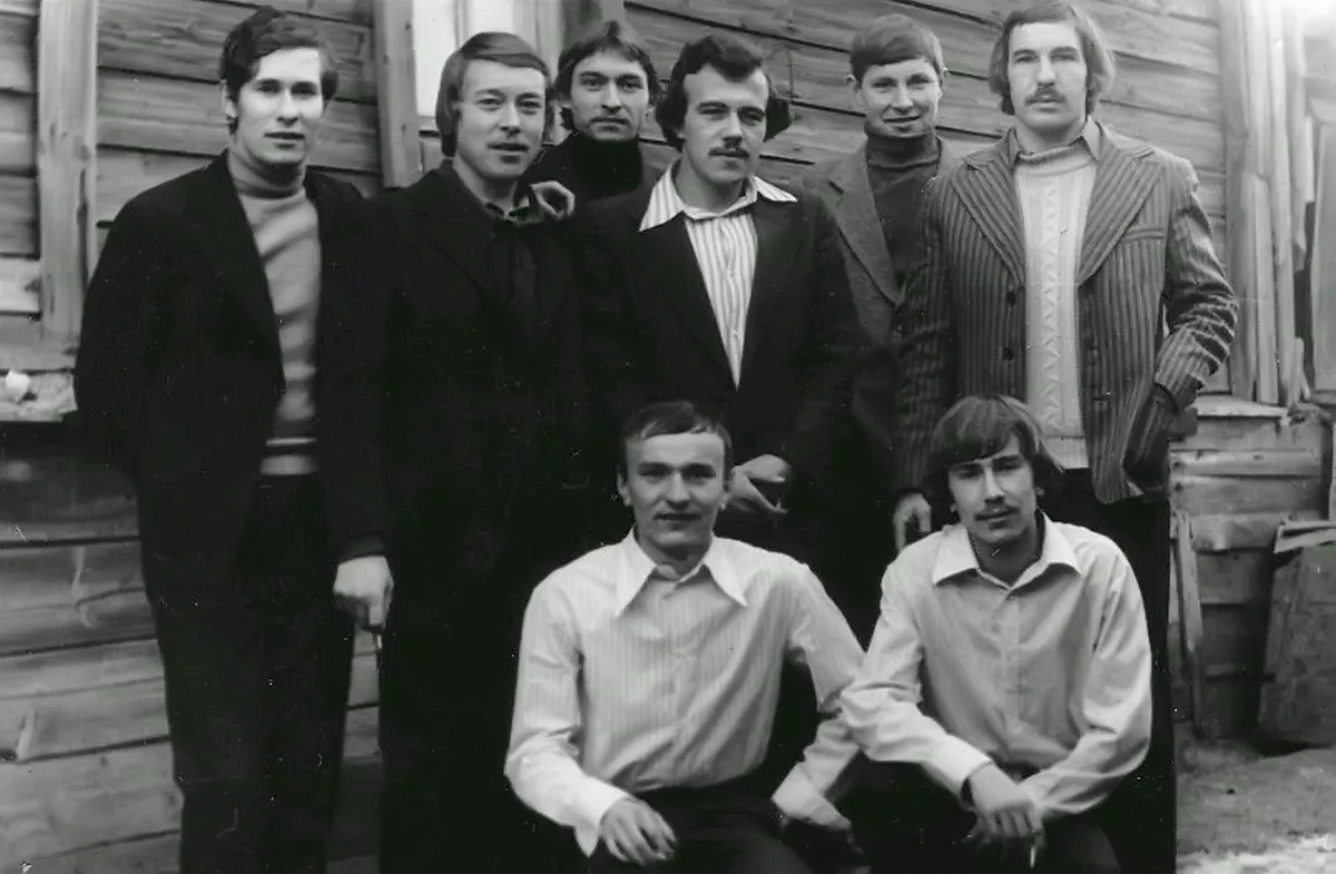 слева направо сверху вниз Саша Овчинников, ?, Юра Баринов, ?, Вова Родионов, Саша Банников
Вова Семёнов, Саша Семёнов 