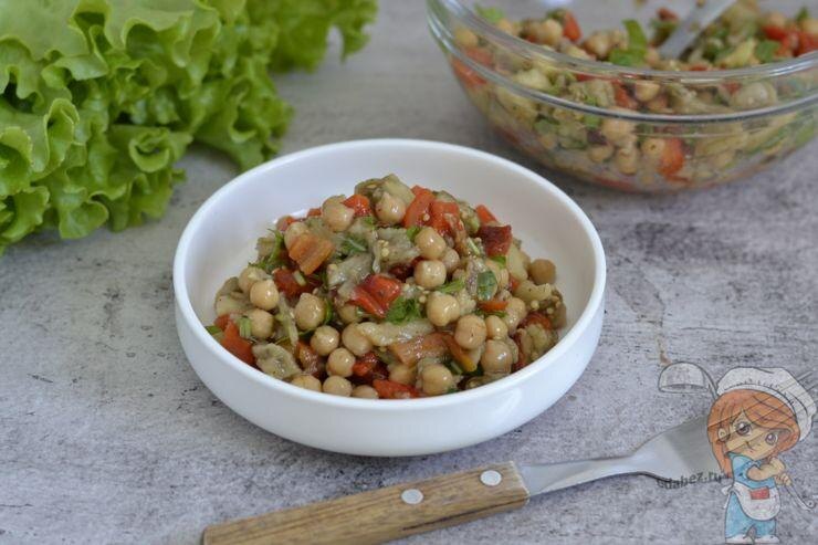    Салат с нутом и запеченными овощами Шеф-повар