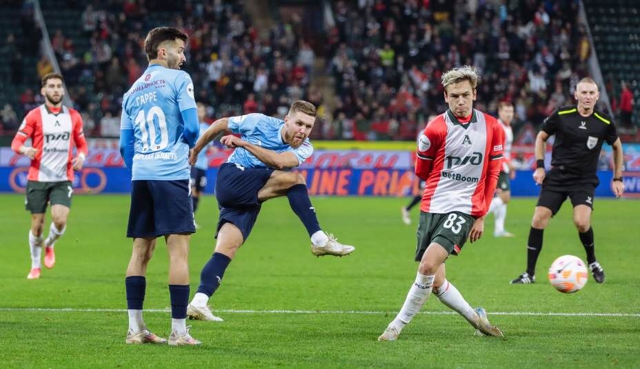    Иван Сергеев и Бенхамин Гарре не сумели помочь «Крыльям» в матче с «Локо». Фото: Соцсети ФК «Крылья Советов»