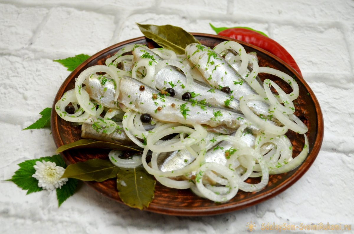 Мойва с луком