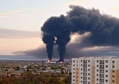    Феодосия в дыму. Горит главная нефтебаза Крыма