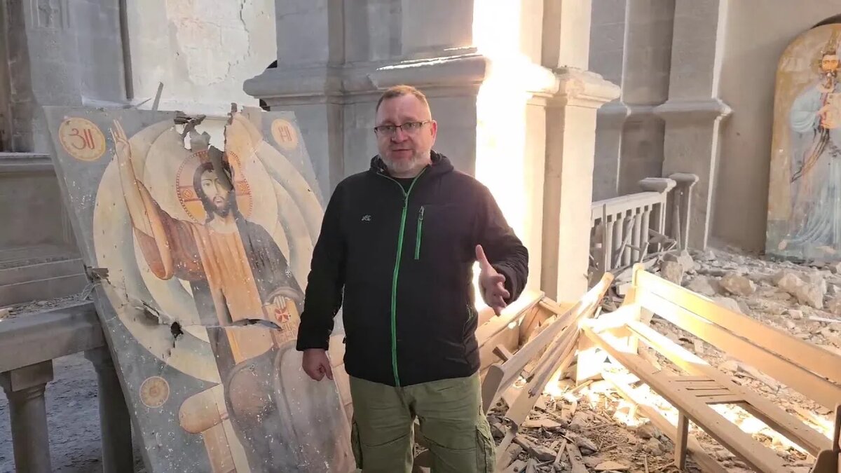 Юрий Котенок \ 7 минут до ранения \ Церковь в Шуши под обстрелом