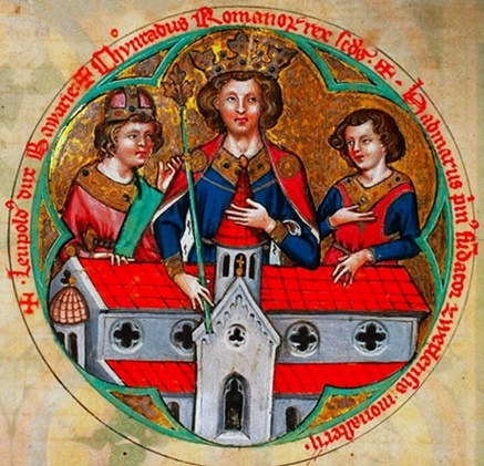 Конрад III Штауфен (в центре с короной на голове) и его вассалы – Леопольд IV, герцог Баварии, и барон Хадмар I Кюнринг. Миниатюра из Книги основателей Цветльского аббатства (1310-1311 гг.)