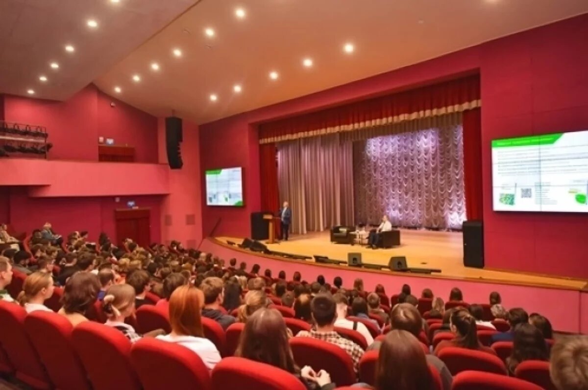    Профессор Высоков провёл авторскую лекцию для студентов «Дон креативный»