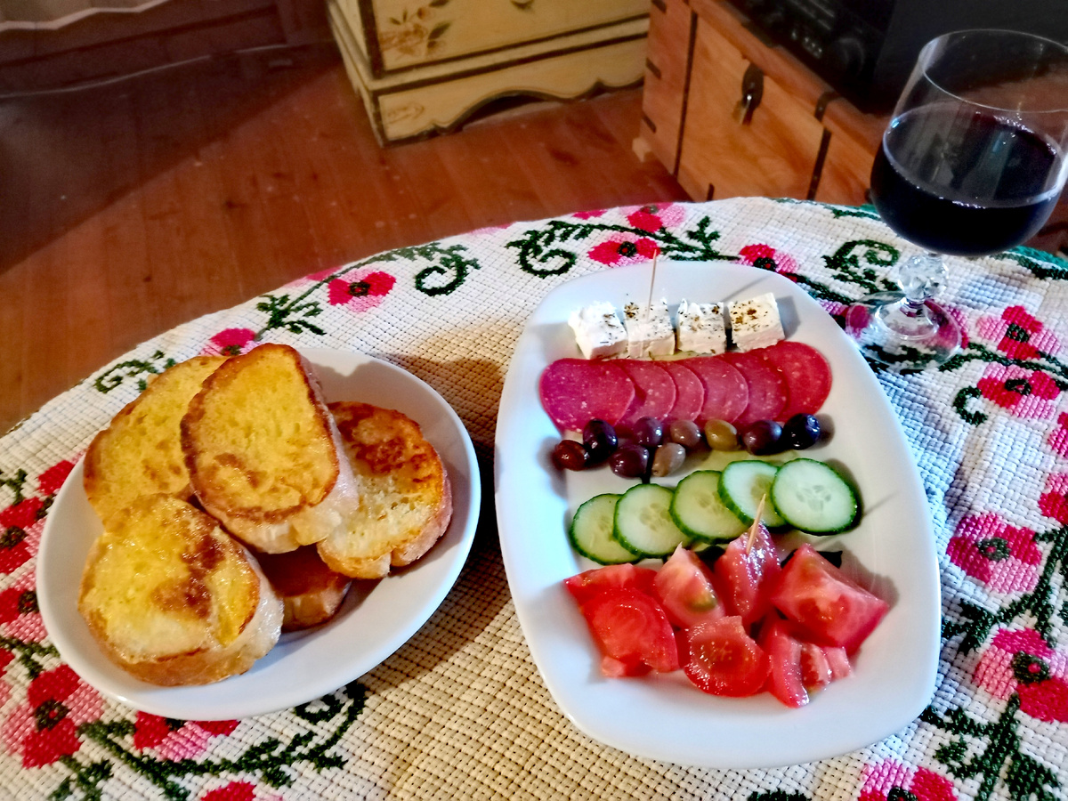 Гренки и закуска (все фото автора) 