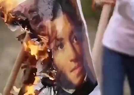    В Киеве «Гончаренко-центр» отметил День учителя сожжением портретов классиков русской литературы