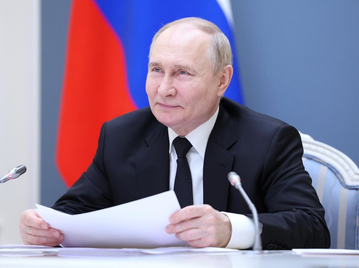    Президент России Владимир Путин в режиме видеоконференции проводит встречу с многодетными семьями© РИА Новости / POOL