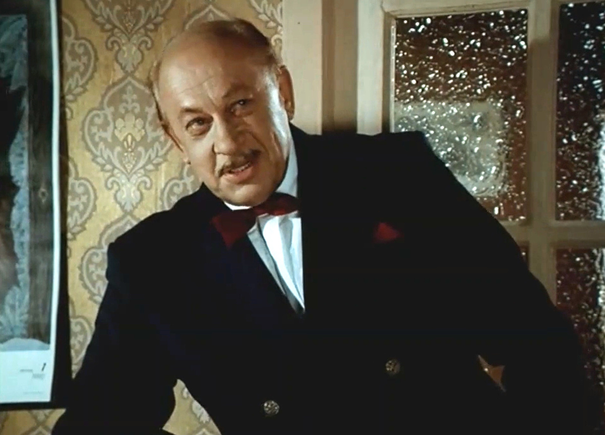 Кадр из кинофильма "Ночные забавы", 1991 г., режиссеры Владимир Краснопольский, Валерий Усков, сценаристы Виктор Мережко, Мария Мережко, композитор Микаэл Таривердиев (скриншот)