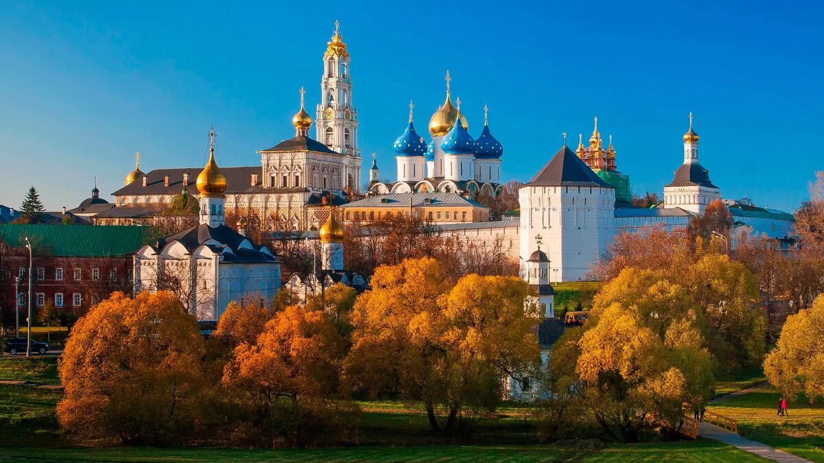 Свято-Троицкая Сергиева лавра, основанная преподобным Сергием Радонежским. Источник: ka7tour.ru