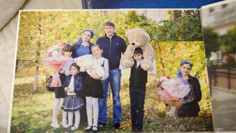    Рождения Дины очень ждали мама, папа, брат и три сестры Фото: из семейного архива Акаевых