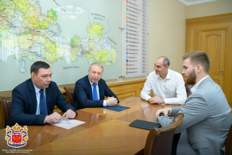    Денис Паслер встретился с новым руководителем нефтяной компании «Сладковско-Заречное» Павлом Толстухиным Оренбуржье