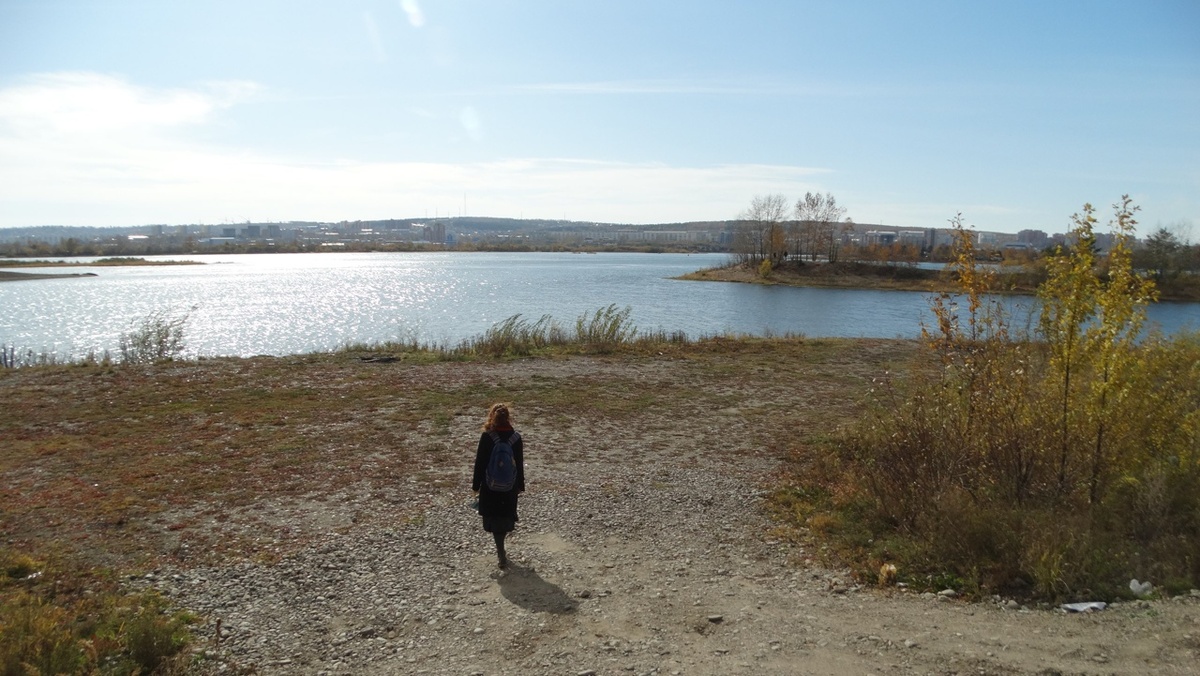 "любит здесь меня никто - я уйду в тайгу в пальто!" - ну или не в тайгу, а навстречу утренней заре по Ангаре, если уж мы за фольклор рьяно взялись:)