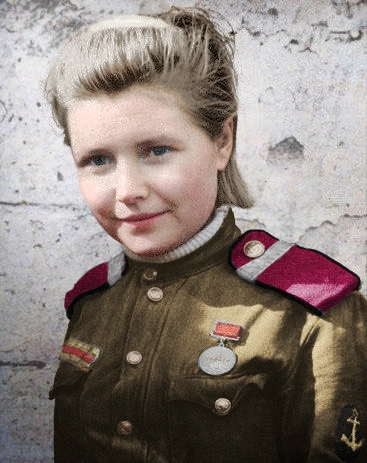 Екатерина Демина, награжденная медалью «За отвагу»