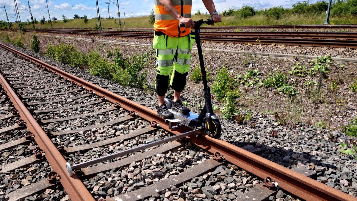Электросамокаты на рельсовом ходу для путевого хозяйства. Фото: Railscooter