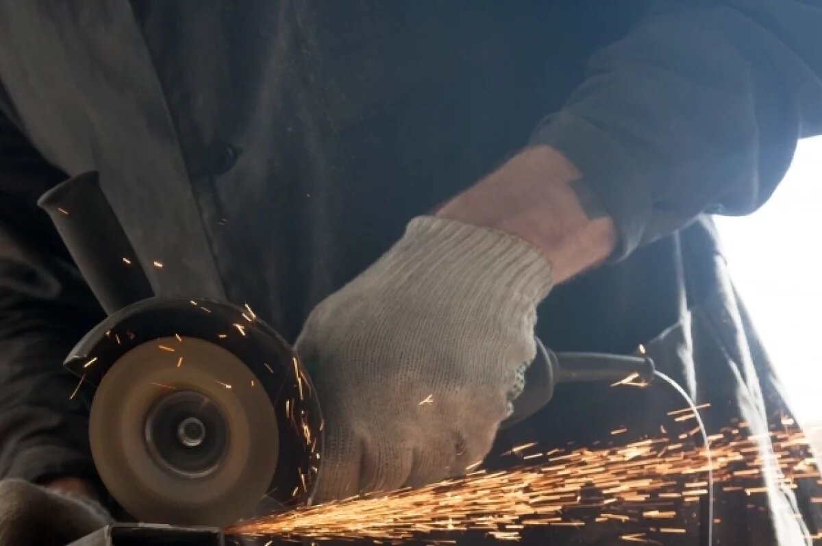    В Ленобласти сотрудники МЧС болгаркой срезали кольцо с пальца ребёнка