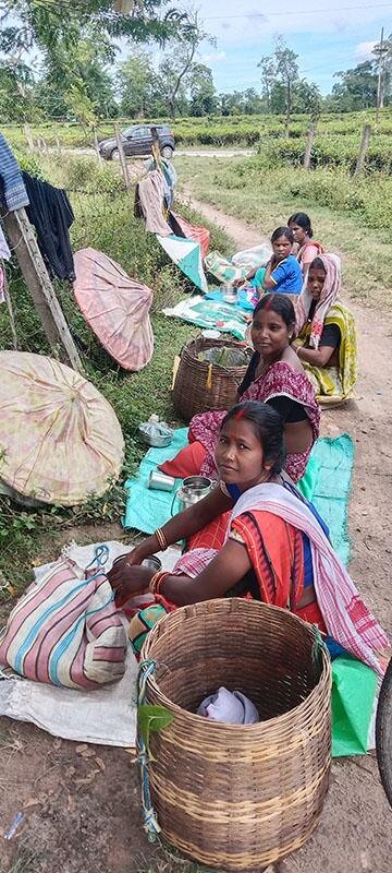 Рабочие чайной плантации Токлай в Ассаме отдыхают на перерыве. Фото: Пуллок Датта