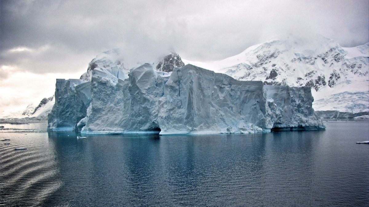 Оледенение Антарктиды началось 45,5 млн лет назад. А возраст льдов на материке — 34 млн лет. Фото: Jay Ruzesky / Unsplash