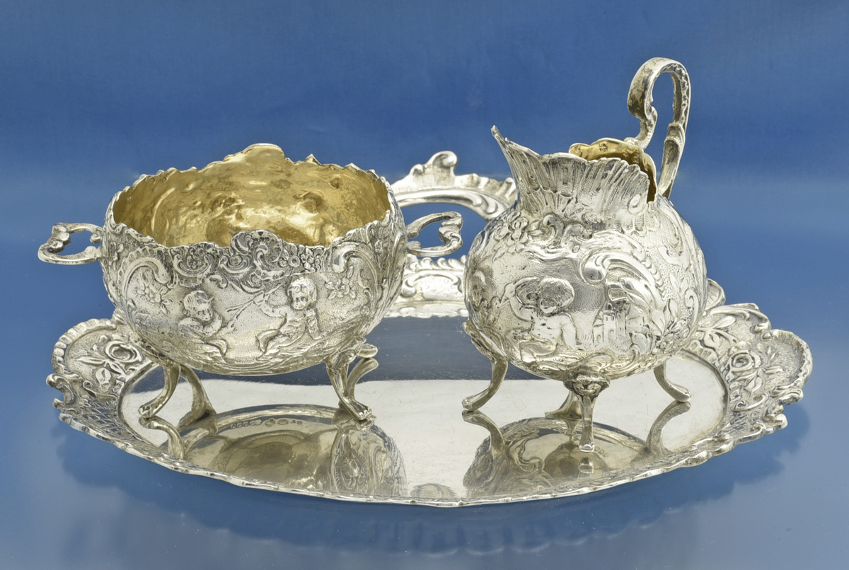 Сахарница и сливочник на подносе, фирма Шляйсснер, конец XIX века. Фотографии автора