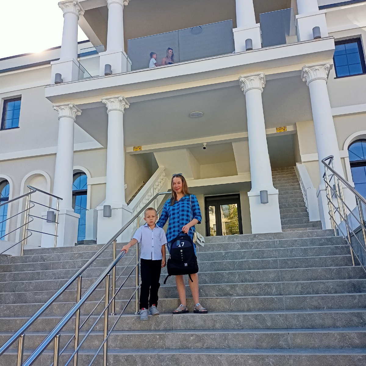 Та самая форма в фирменном рюкзаке - радость на лице сына ничем не скрыть 😂😂 фото автора 