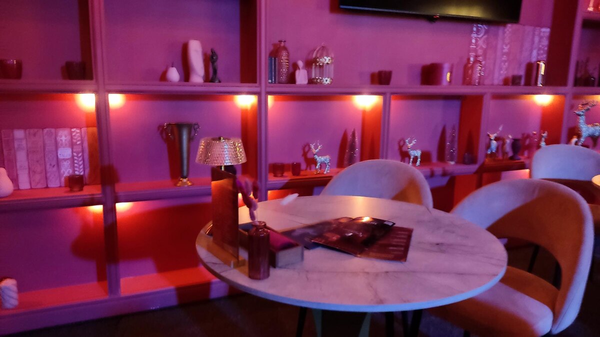 Боковой столик