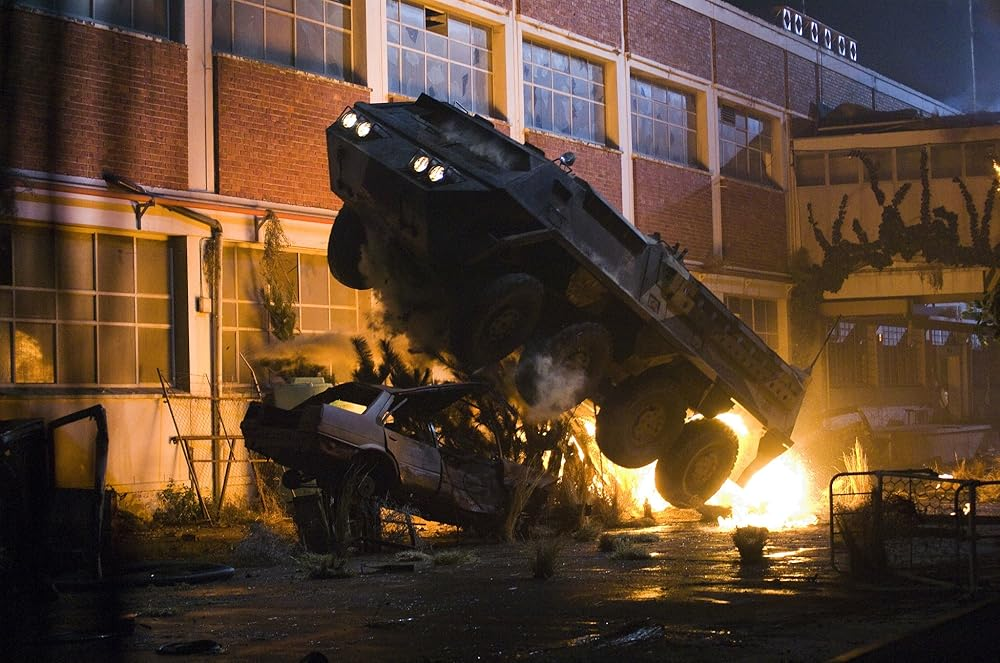 Кадр из фильма Doomsday. Режиссер: Нил Маршалл, оператор: Сэм МакКёрди. Студии: Crystal Sky Pictures, Internationale Filmproduktion Blackbird Dritte, Intrepid Pictures, Moonlighting Films South Africa, Rogue Pictures, Scion Films Limited. Прокат: Пирамида