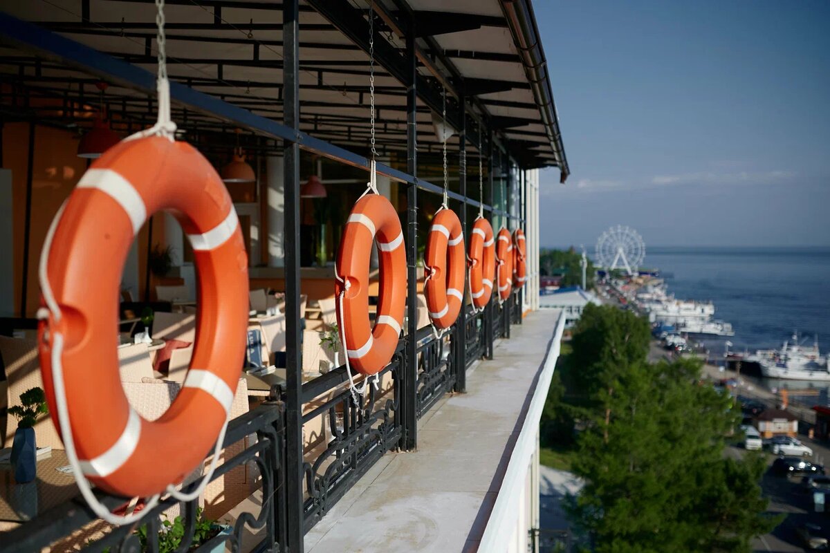 Байкал, п.Листвянка, ресторан-бар Маяковский