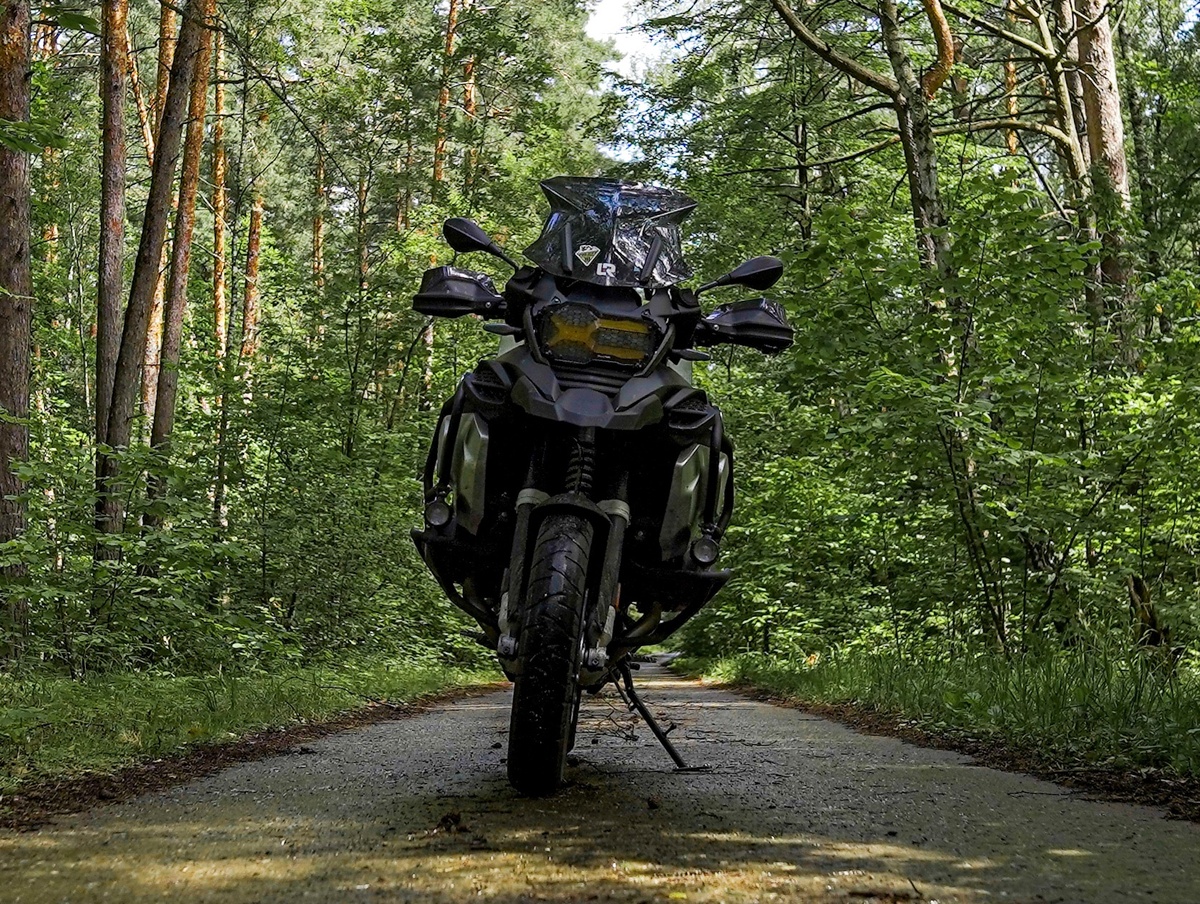 Красивая лесная дорога ведущая к ней (Фото автора)