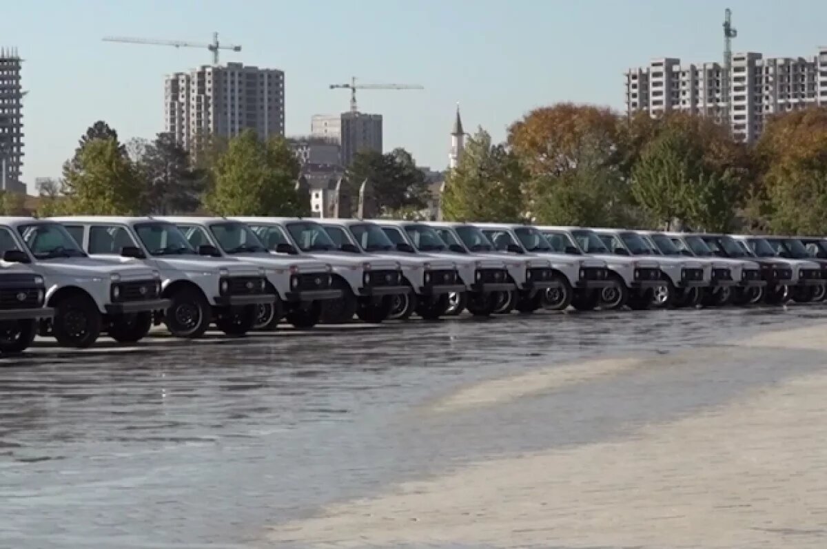    Кадыров заявил о передаче 78 автомобилей на нужды СВО