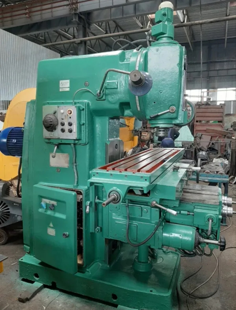 Вертикально-фрезерный консольный станок