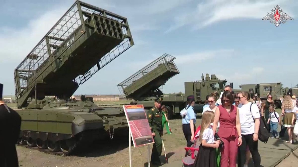     ТОС-3 «Дракон»1-й гвардейской мобильной бригады РХБЗ / Минобороны России