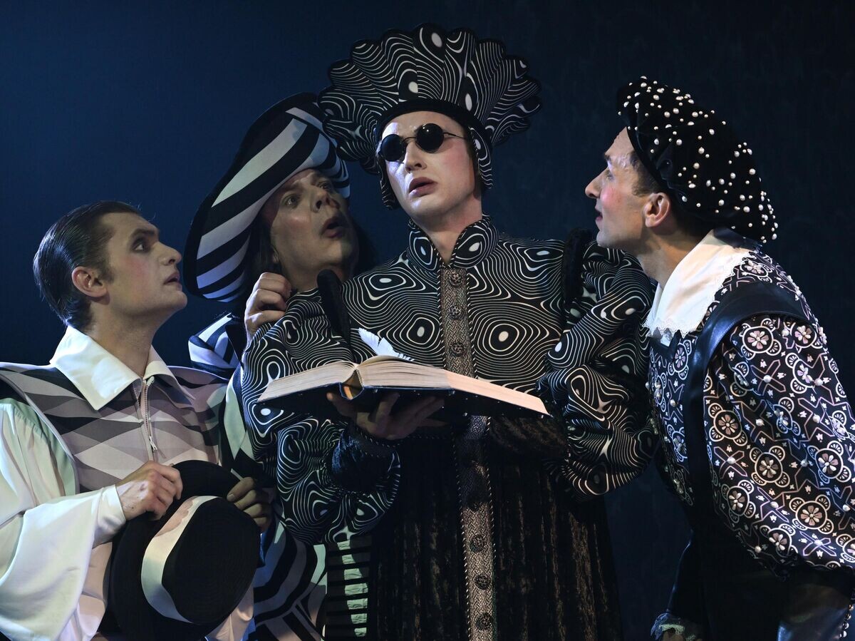    Спектакль "Севильский цирюльник" в театре имени Евг. Вахтангова© РИА Новости / Владимир Федоренко