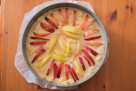    Шарлотка в мультиварке